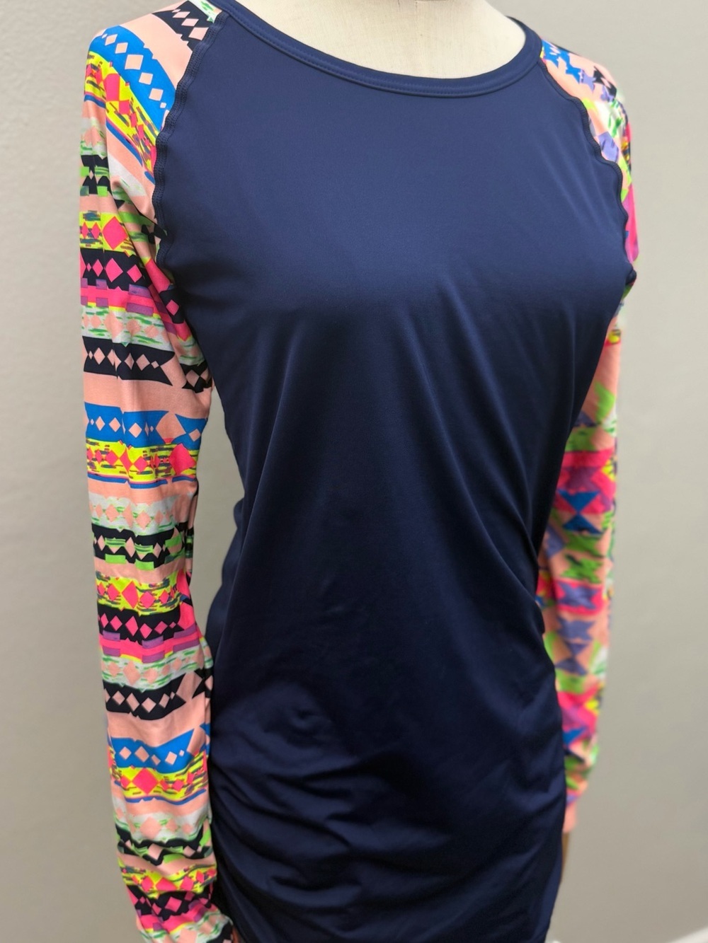 TYR Long Sleeve Rash Guard Swim Top Navy Multicolor Print Girls L 10/12 Women SM - Picture 2 of 12